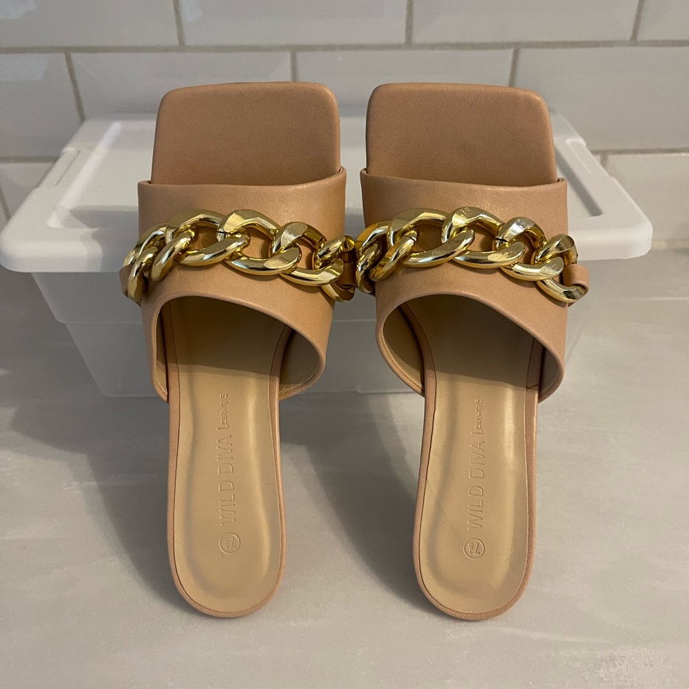 **NEW** Tan heels by Wild Diva Lounge size 7.5